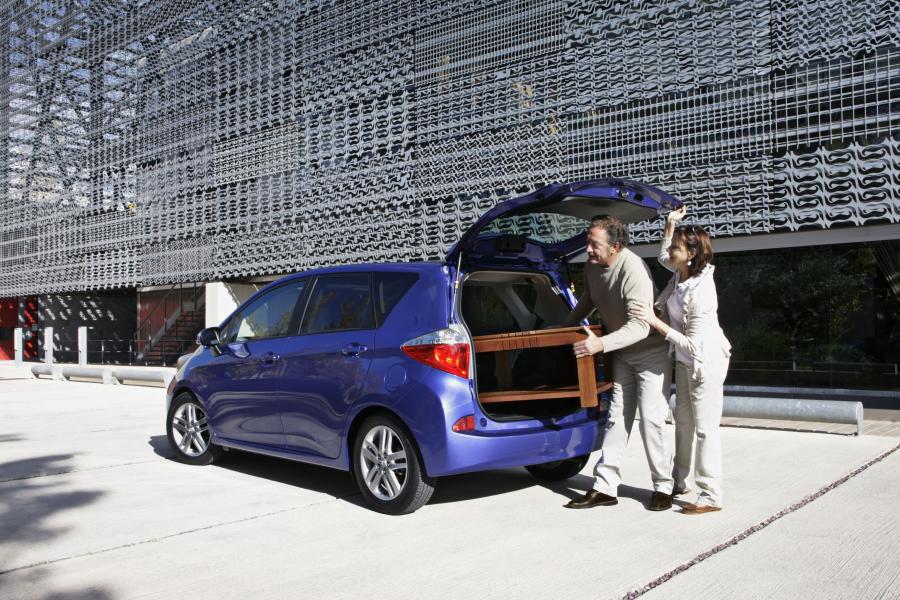  Toyota Verso-S 2010 года  (фото 60 из 109)